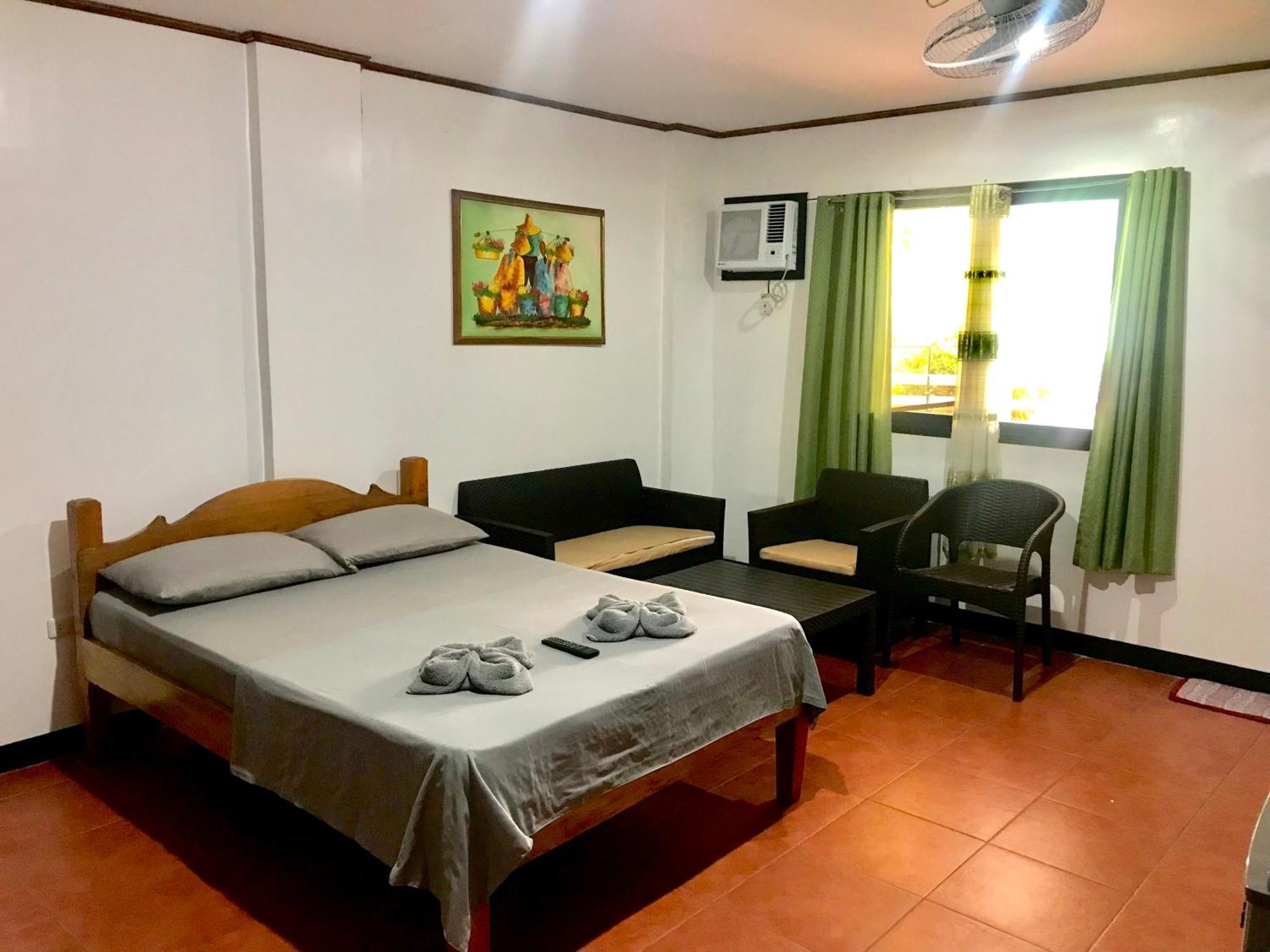 Badladz Staycation Condos Puerto Galera Bagian luar foto