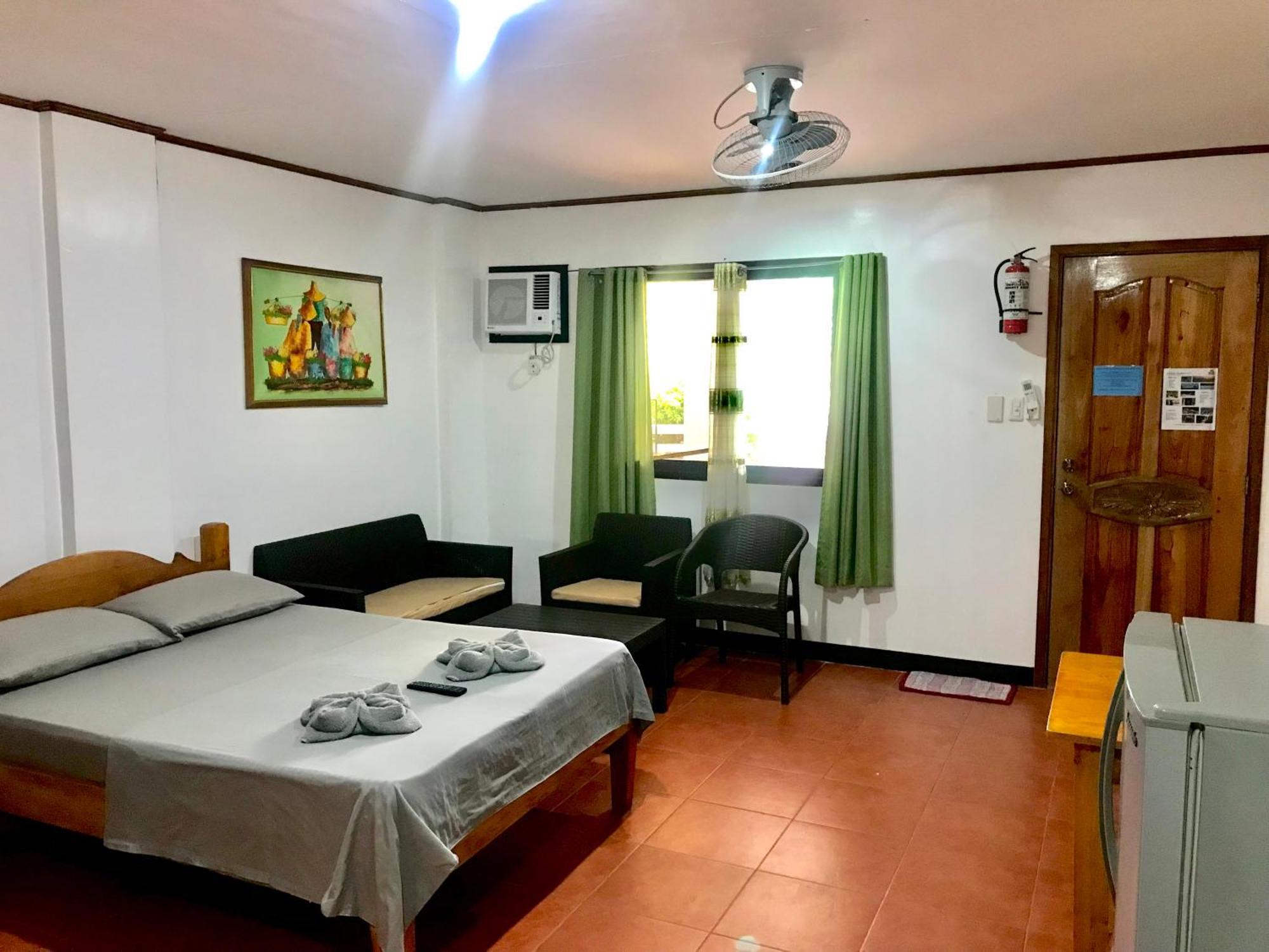 Badladz Staycation Condos Puerto Galera Bagian luar foto