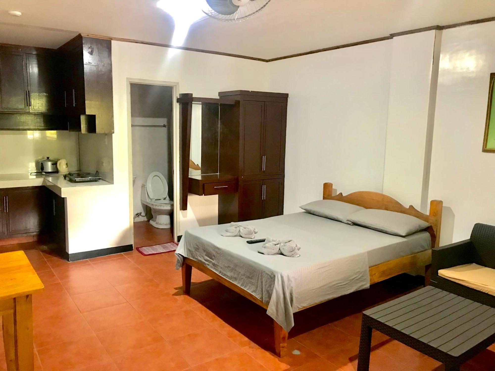 Badladz Staycation Condos Puerto Galera Bagian luar foto
