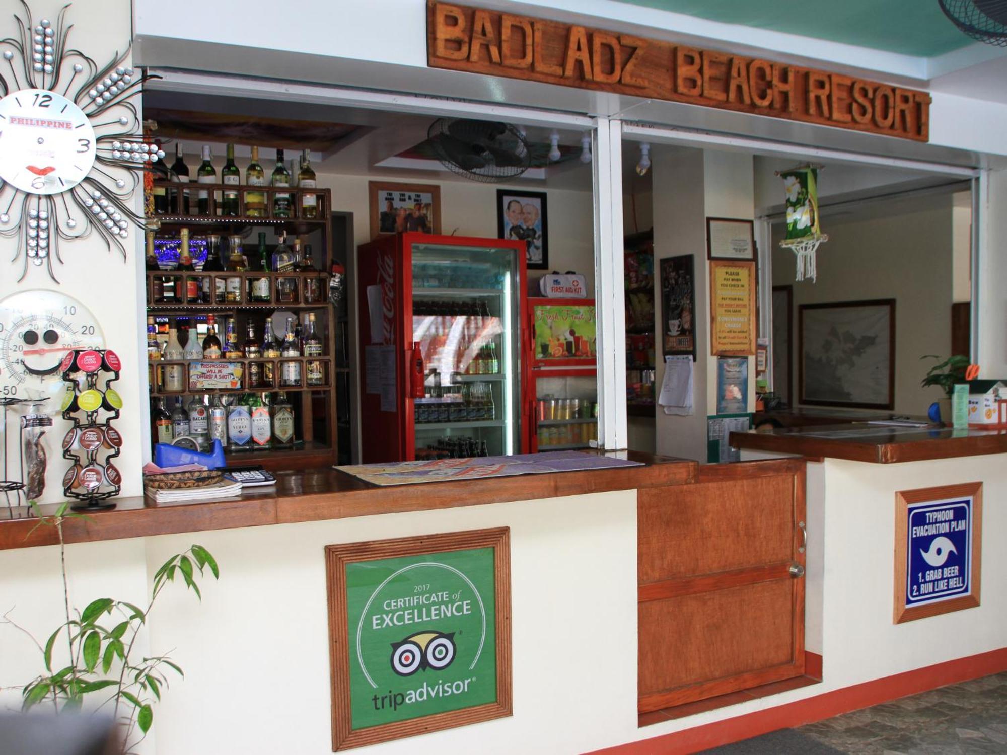 Badladz Staycation Condos Puerto Galera Bagian luar foto