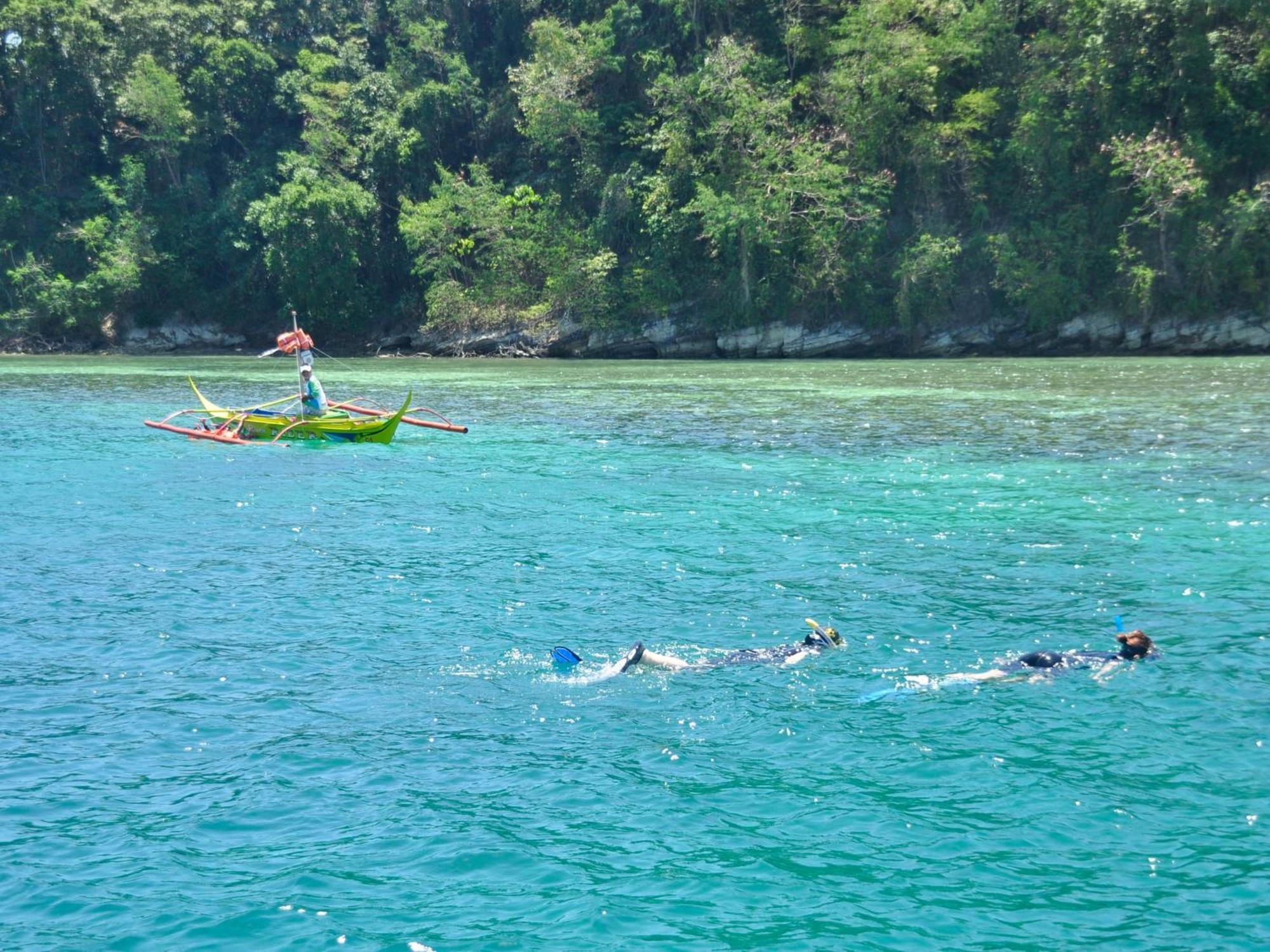 Badladz Staycation Condos Puerto Galera Bagian luar foto