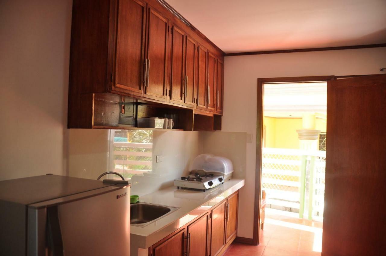 Badladz Staycation Condos Puerto Galera Bagian luar foto